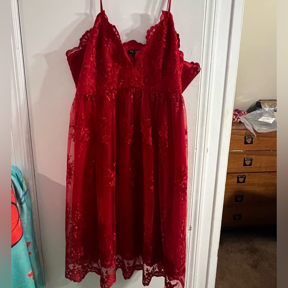 Gosh this dress is amazing but it does not fit me any longer